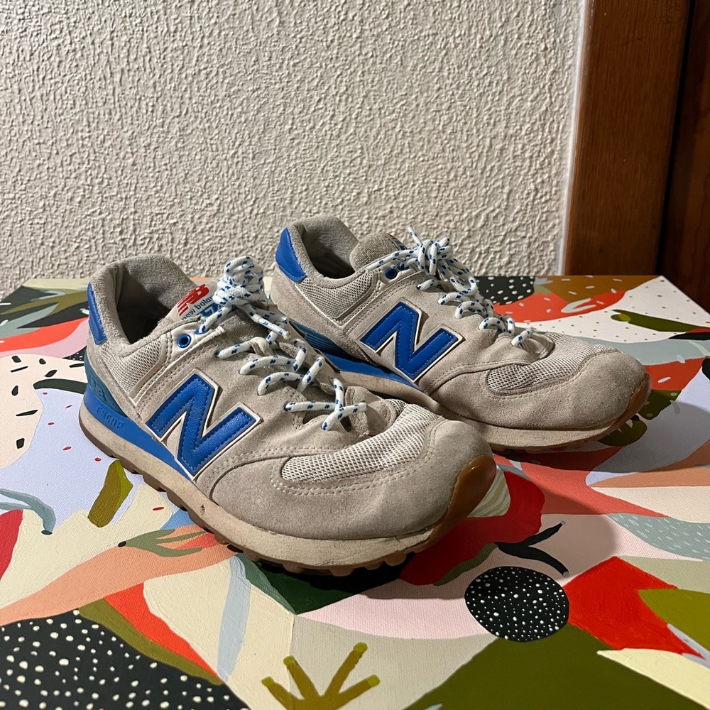 574 Retro New Balance in beige/cerulean blue
